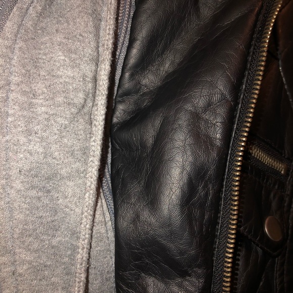 Large women’s leather coat - Picture 6 of 6